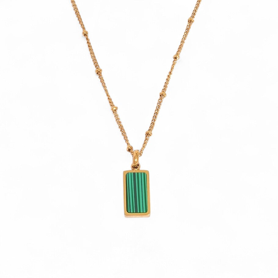 Collier Scarlett