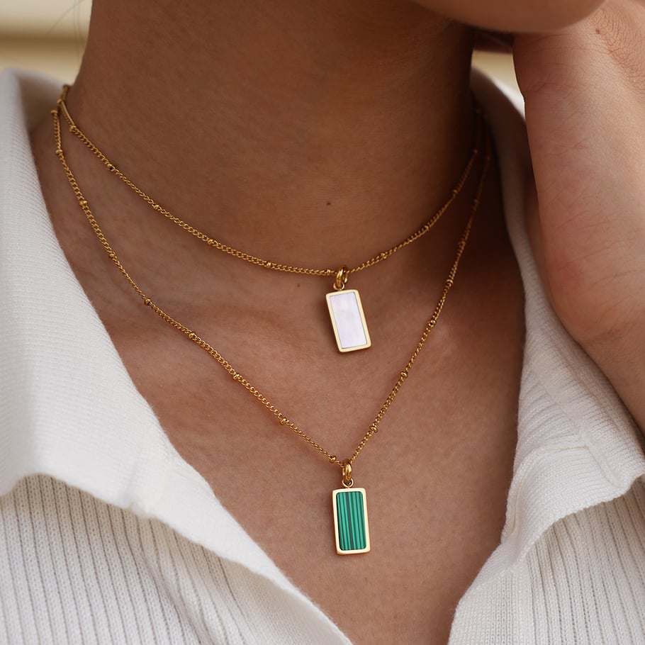 Collier Scarlett